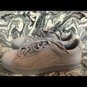 NWOT Size 9 Women’s Puma Sparkly Silver Sneakers